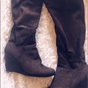 Suede chocolate boots